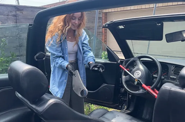 بازگشت زوج تورنتویی از تعطیلات و مشاهده خودروشان که محل زندگی شده بود